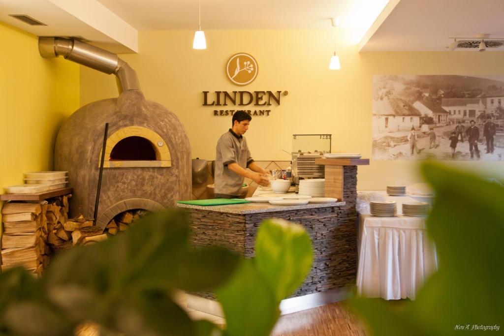 Linden Restaurant&Pension Brünn Exterior foto