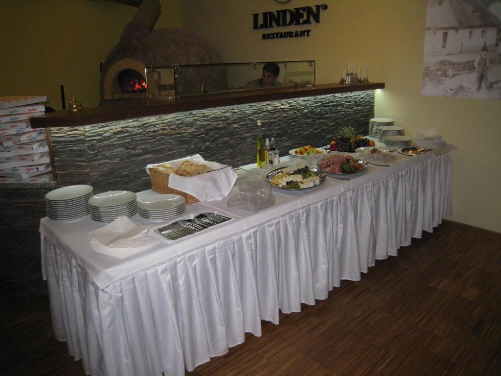Linden Restaurant&Pension Brünn Exterior foto